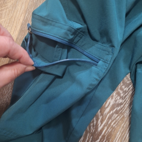 FIGS Teal Yola Mid-Rise Cargo Straight Leg Scrub Pants, Size XS - Picture 5 of 7